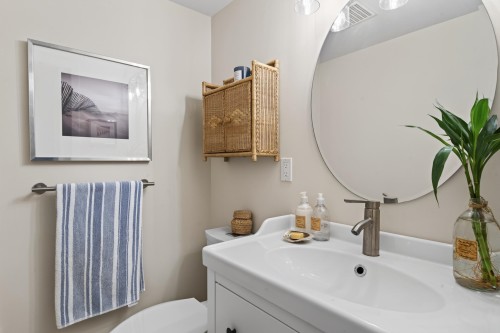 302-1290 Martin Street, White Rock, BC 