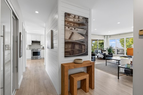 302-1290 Martin Street, White Rock, BC 