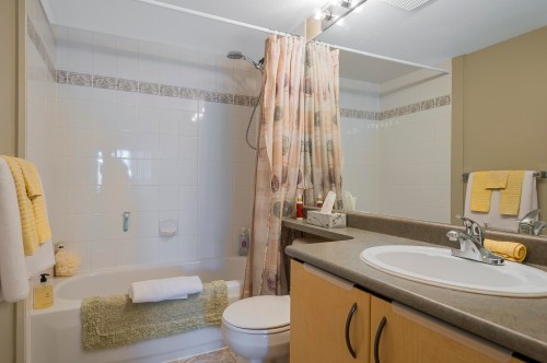 303-20200 56 Avenue, Langley, BC 