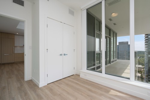 2807-9675 King George Boulevard, Surrey, BC 