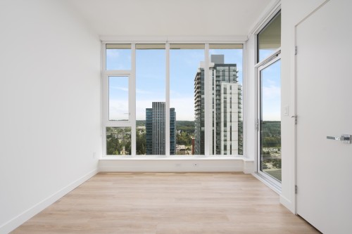 2807-9675 King George Boulevard, Surrey, BC 