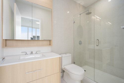 2807-9675 King George Boulevard, Surrey, BC 
