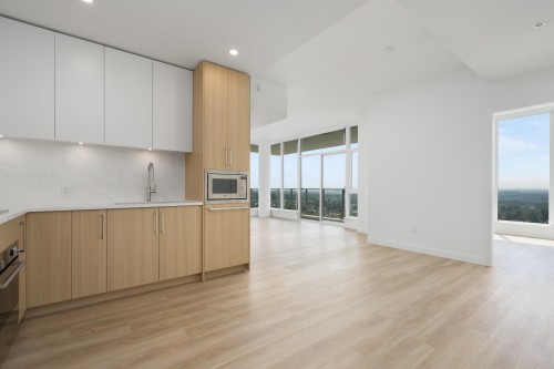 2807-9675 King George Boulevard, Surrey, BC 