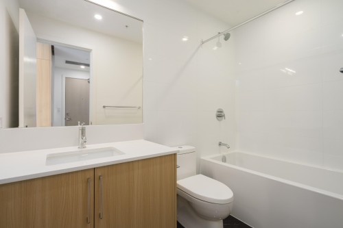 2807-9675 King George Boulevard, Surrey, BC 