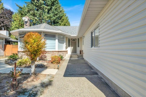 15747 92A Avenue, Surrey, BC 