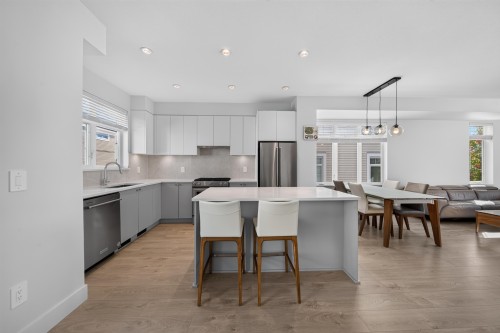 13-2070 Oak Meadows Drive, Surrey, BC 