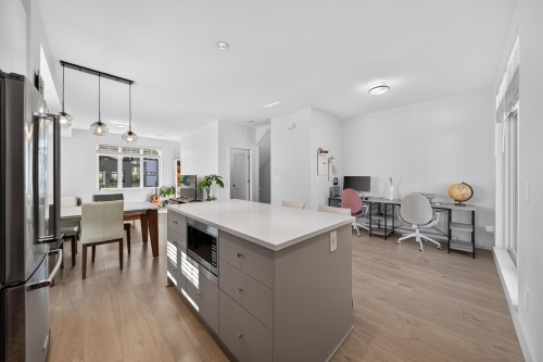 13-2070 Oak Meadows Drive, Surrey, BC 