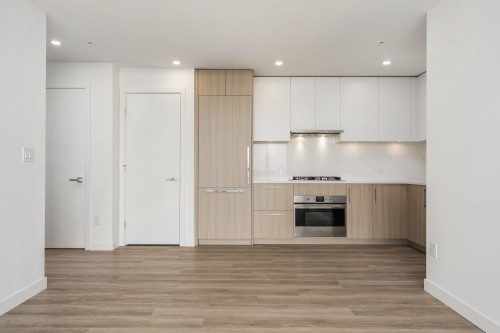 2801-9675 King George Boulevard, Surrey, BC 