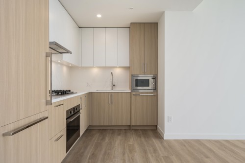 2801-9675 King George Boulevard, Surrey, BC 