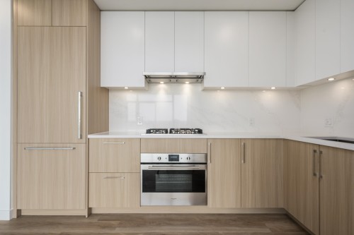 2801-9675 King George Boulevard, Surrey, BC 
