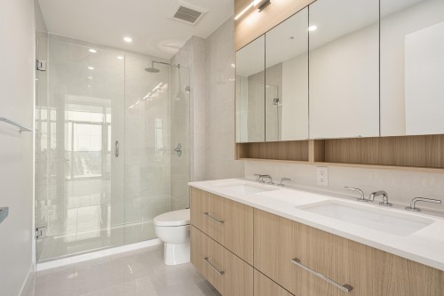 2801-9675 King George Boulevard, Surrey, BC 