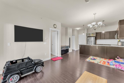409-9655 King George Boulevard, Surrey, BC 