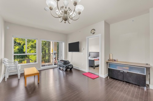 409-9655 King George Boulevard, Surrey, BC 