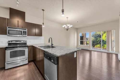 409-9655 King George Boulevard, Surrey, BC 