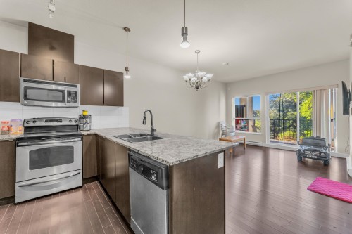 409-9655 King George Boulevard, Surrey, BC 