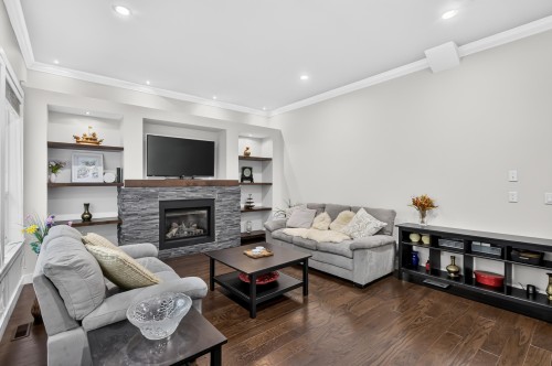 8266 211 Street, Langley, BC 