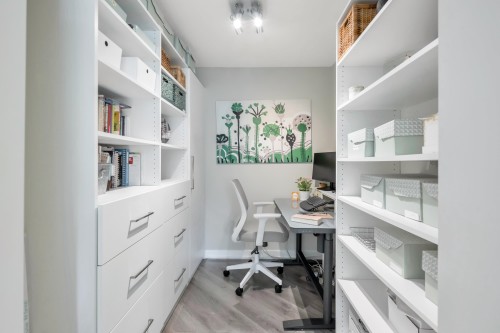 207-2950 King George Boulevard, Surrey, BC 
