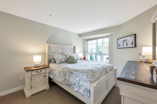 207-2950 King George Boulevard, Surrey, BC 