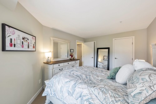 207-2950 King George Boulevard, Surrey, BC 
