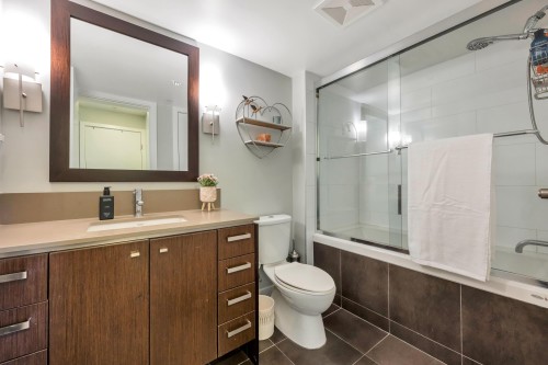 207-2950 King George Boulevard, Surrey, BC 