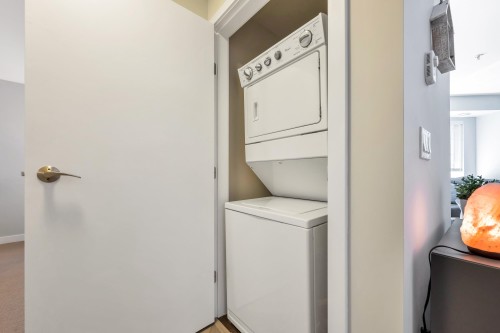 207-2950 King George Boulevard, Surrey, BC 