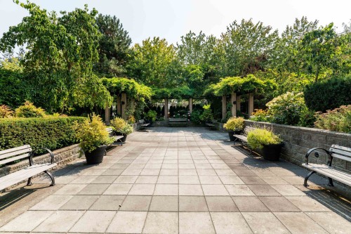 207-2950 King George Boulevard, Surrey, BC 