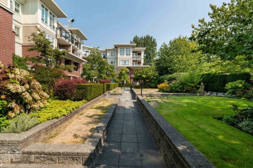 207-2950 King George Boulevard, Surrey, BC 