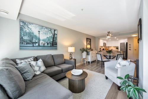 207-2950 King George Boulevard, Surrey, BC 