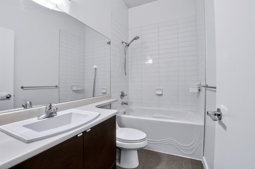 523-13733 107A Avenue, Surrey, BC 