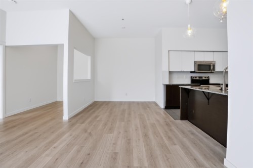 523-13733 107A Avenue, Surrey, BC 