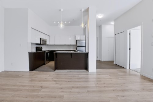 523-13733 107A Avenue, Surrey, BC 