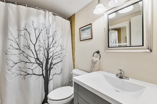 204-1458 Blackwood Street, White Rock, BC 
