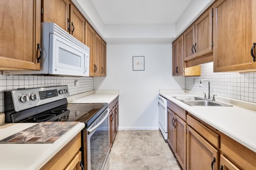 204-1458 Blackwood Street, White Rock, BC 