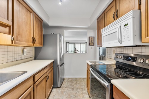 204-1458 Blackwood Street, White Rock, BC 