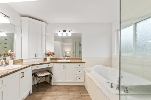 15296 57 Avenue, Surrey, BC 