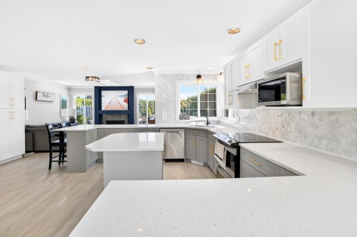 1065 King George Boulevard, Surrey, BC 