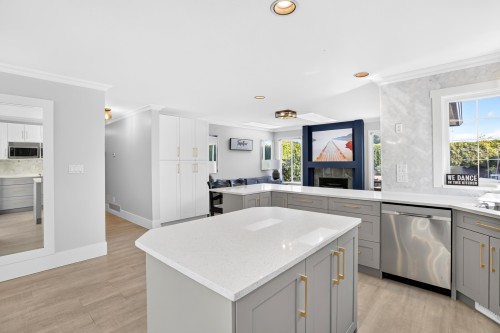 1065 King George Boulevard, Surrey, BC 