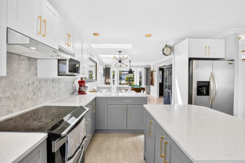 1065 King George Boulevard, Surrey, BC 