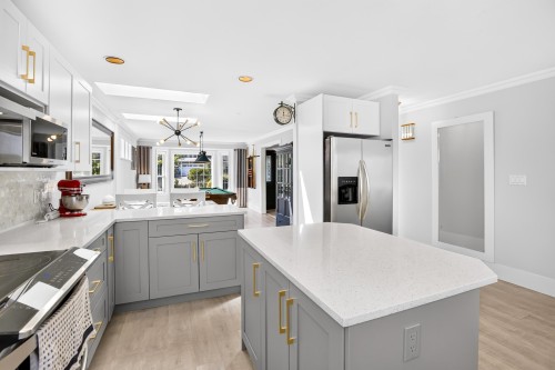 1065 King George Boulevard, Surrey, BC 