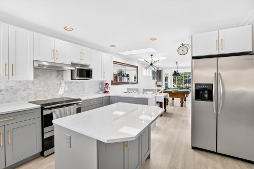 1065 King George Boulevard, Surrey, BC 
