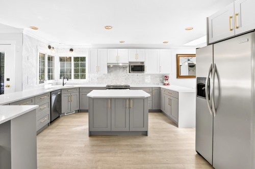 1065 King George Boulevard, Surrey, BC 