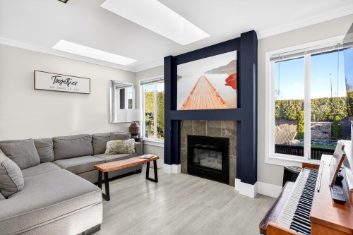 1065 King George Boulevard, Surrey, BC 