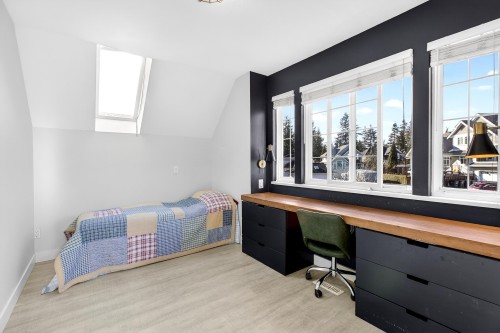 1065 King George Boulevard, Surrey, BC 