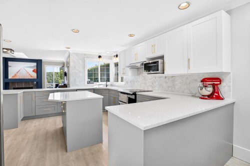 1065 King George Boulevard, Surrey, BC 