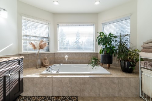 19118 86 Avenue, Surrey, BC 