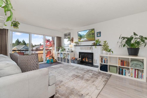 313-2211 Clearbrook Road, Abbotsford, BC 