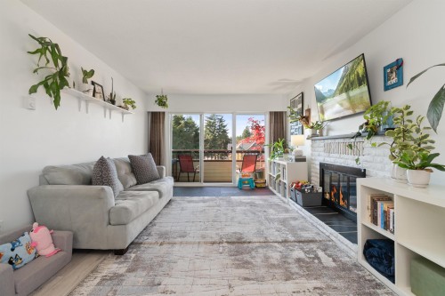 313-2211 Clearbrook Road, Abbotsford, BC 