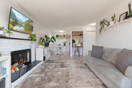 313-2211 Clearbrook Road, Abbotsford, BC 