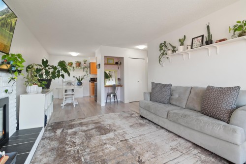 313-2211 Clearbrook Road, Abbotsford, BC 