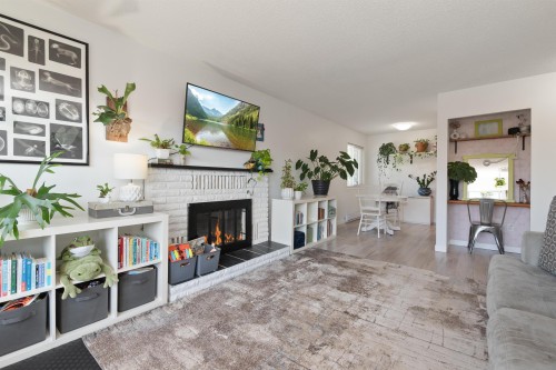 313-2211 Clearbrook Road, Abbotsford, BC 